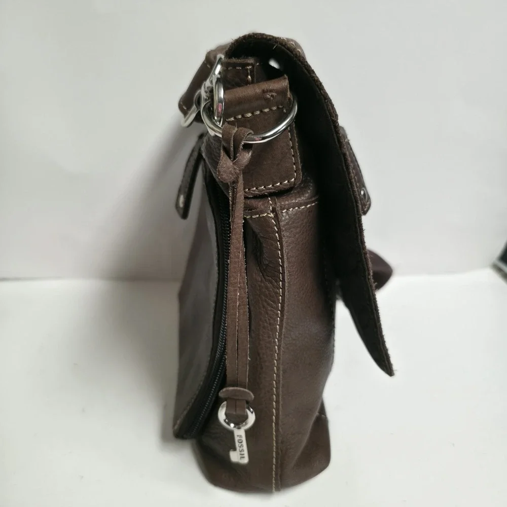 FOSSIL Brown Pebbled Leather Crossbody Messenger Bag Flap Zip Organizer Purse